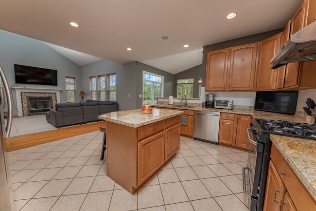 Building Photo - 2192 Fescue Dr