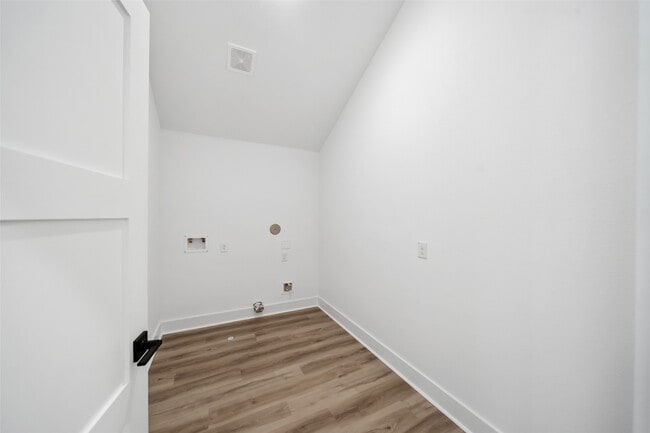 Building Photo - 23 Presidio Rd