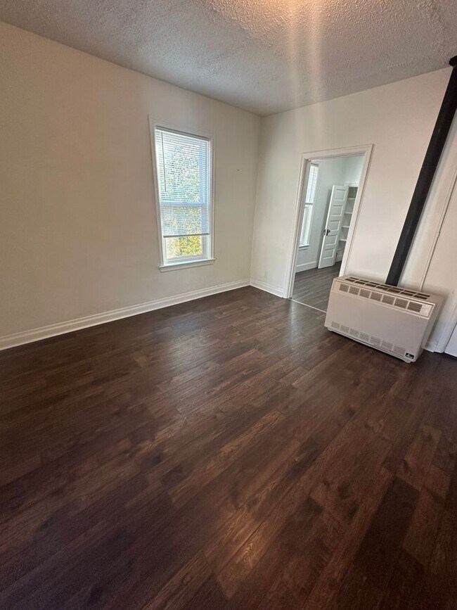 Building Photo - 113 N 6th St