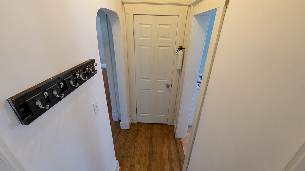 Building Photo - 2257 Scottwood Ave