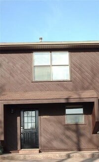 Building Photo - 2049 E Oaks Dr