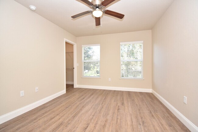 Building Photo - 2600 SW 35th Pl