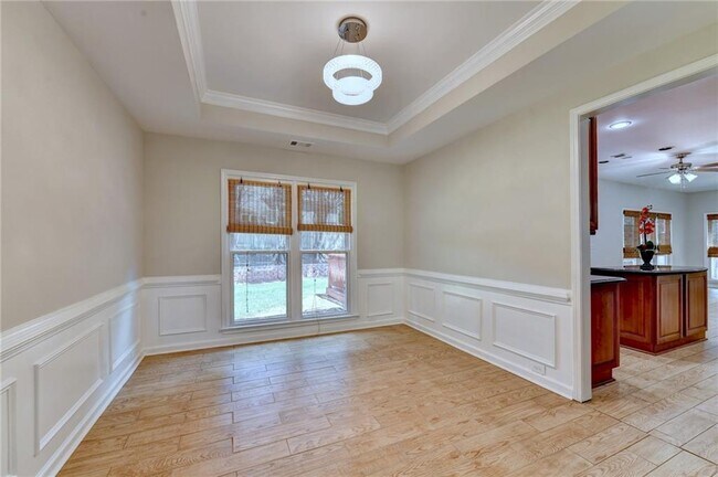 Building Photo - 2835 Crestmont Ct