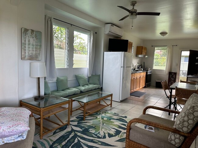 Building Photo - Fully Furnished 2BR/1BA