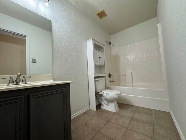 Building Photo - 217 Tepee Dr