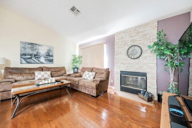 Building Photo - Summerlin - Single Story Townhome -