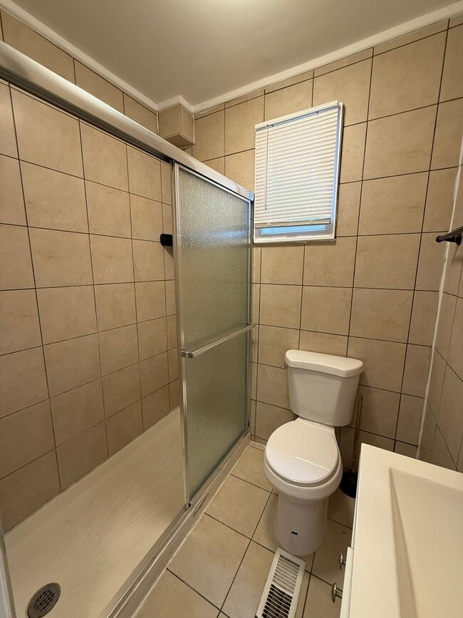 Building Photo - 103 Taylor St