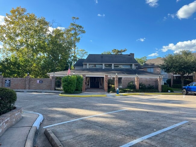 Building Photo - 2230 S Piney Point Rd