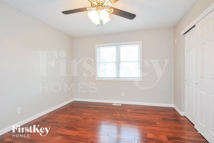Building Photo - 1562 Glenage Dr