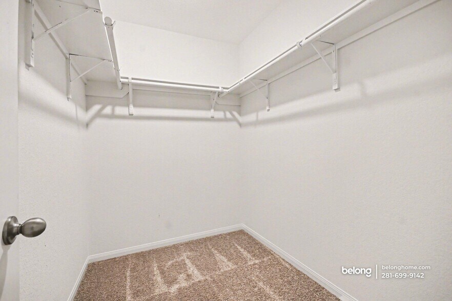 Building Photo - 7218 Bakersfield Ct