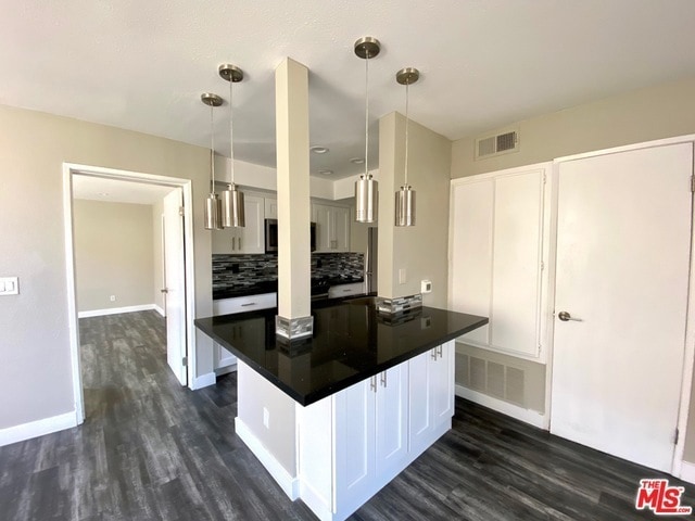 Building Photo - 1529 S Bundy Dr