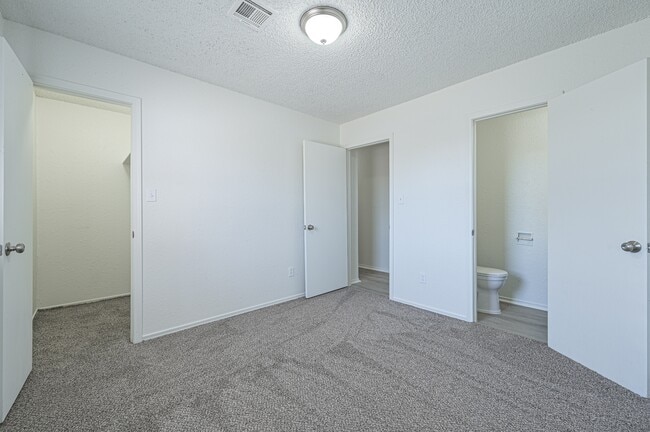 Building Photo - 10906 Penrith Ln