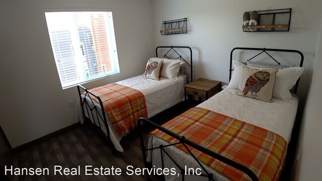 Building Photo - 708 SE 6th St