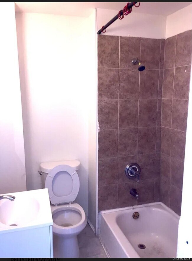 Building Photo - 1339 E 91st St