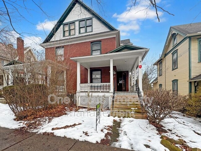 Building Photo - 812 3rd Ave