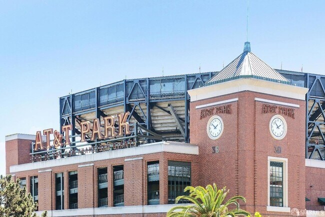 Building Photo - 425 1st St