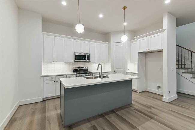 Building Photo - 7709 Earl Rudder Wy