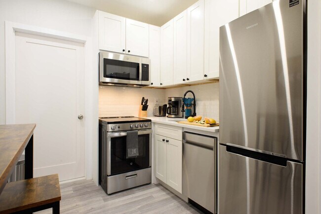 Building Photo - 240e E 75th St