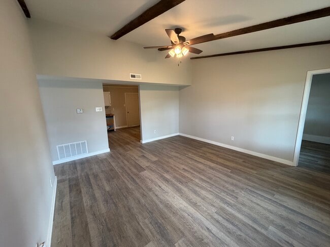 Building Photo - 103 Briarfield Cove