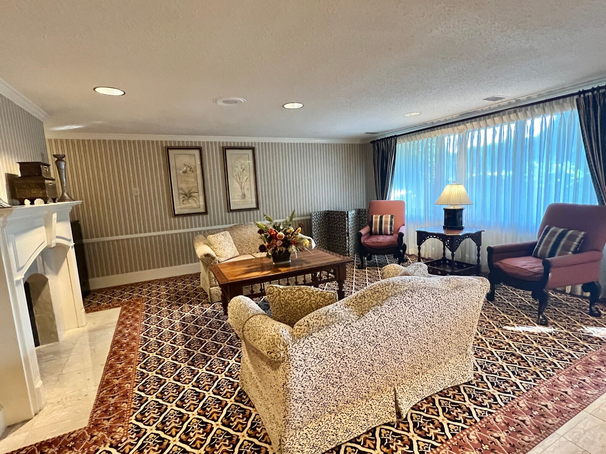 Building Photo - 1004 Paradise Rd