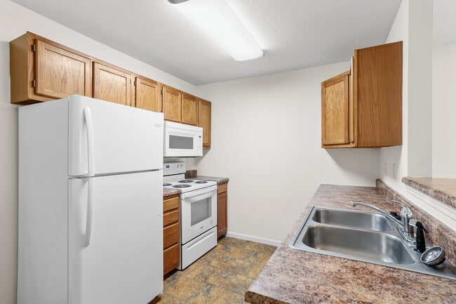 Building Photo - 5005-5007 Carrie Ridge Dr.