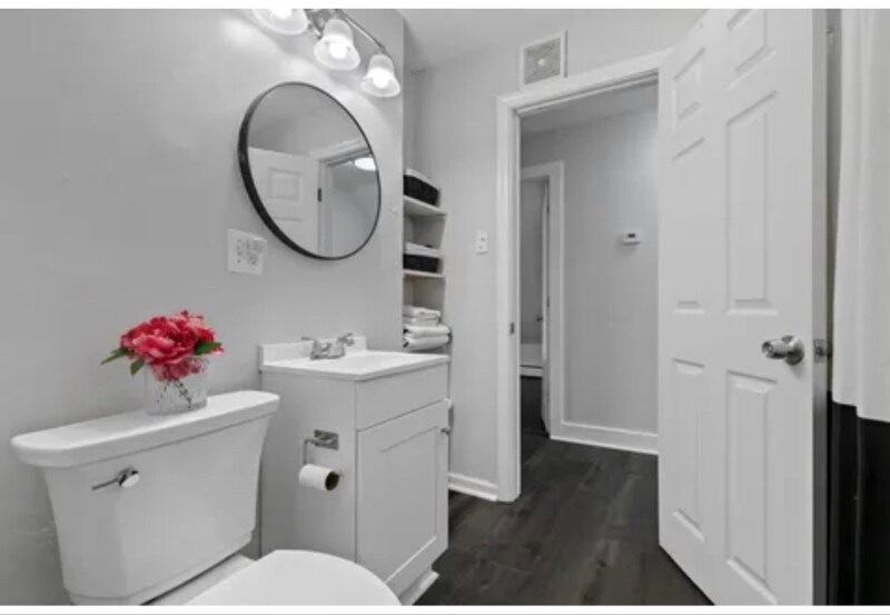 Building Photo - 55 Howe St