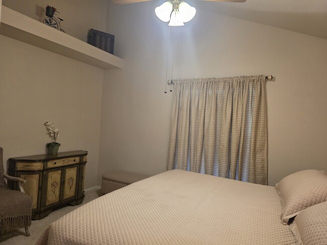 Building Photo - 93 E White Mountain Blvd