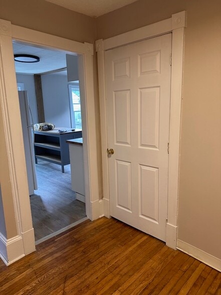 Building Photo - 613 E 3rd St