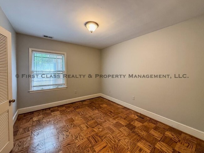 Building Photo - 500 Ashworth Rd