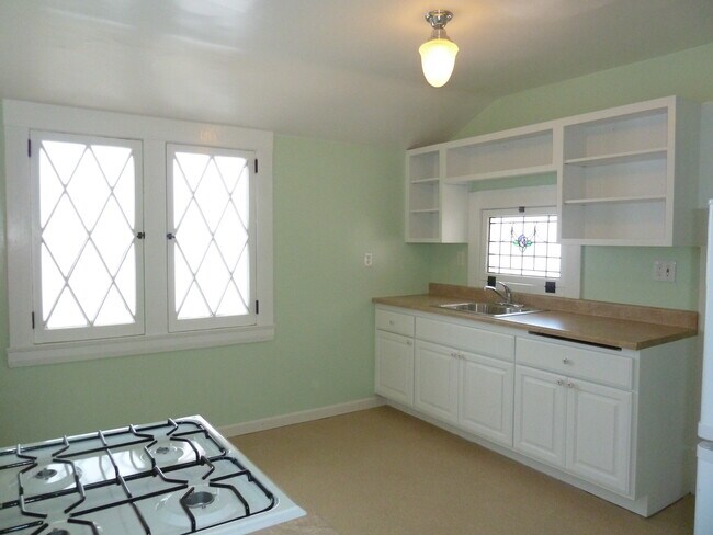 Building Photo - 1423 Cabrillo Ave