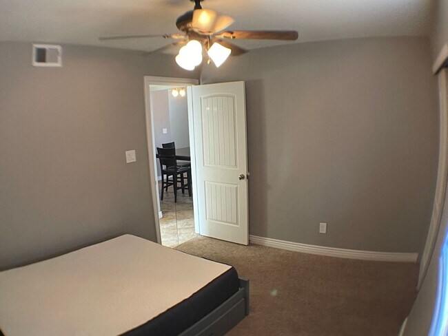 Building Photo - Furnished 2BR Condo with Dual Primary Suit...