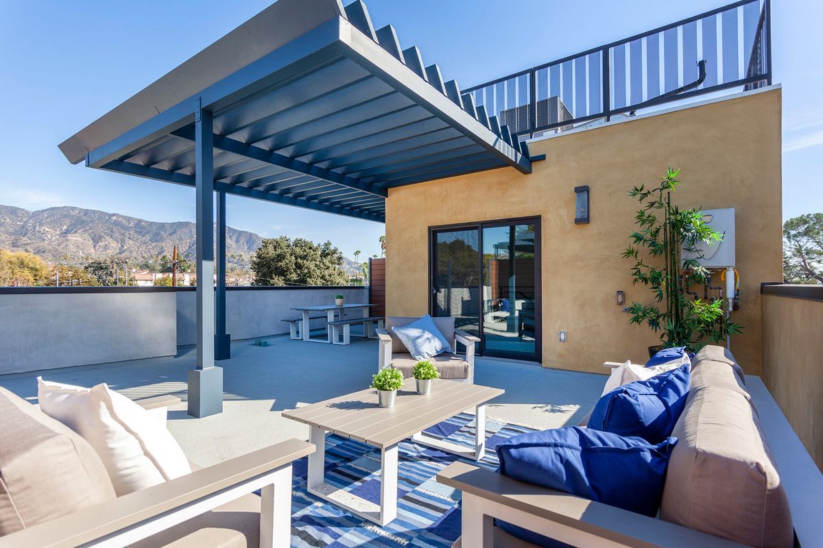 Building Photo - 1059 Elm Ave