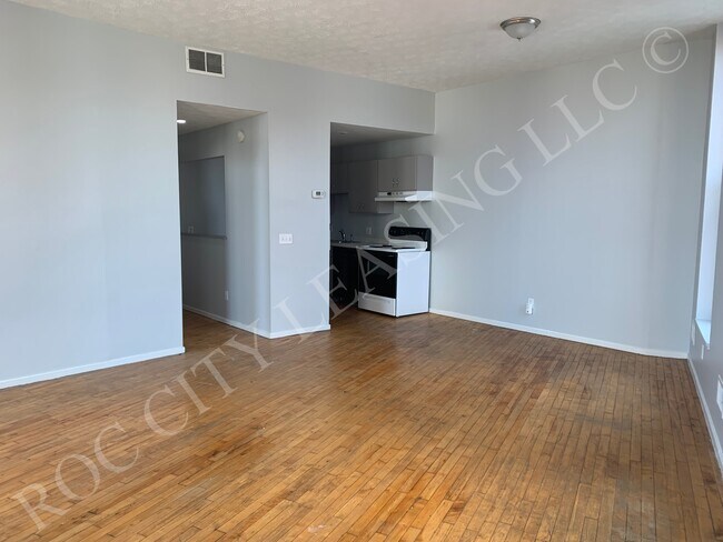 Building Photo - 214-216-216 Andrews St