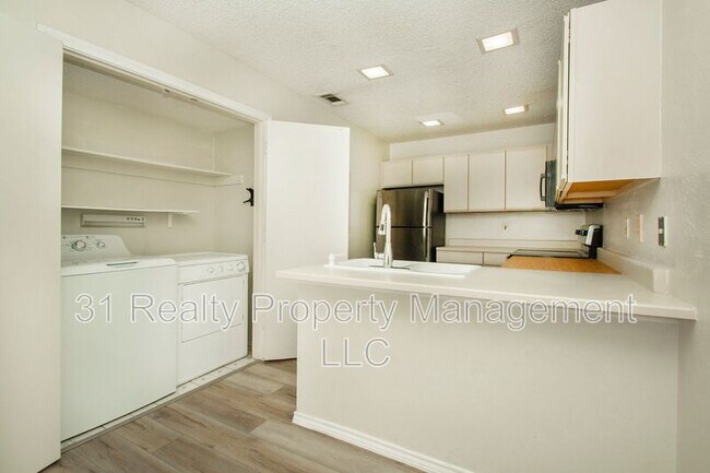 Building Photo - 4242 N Capistrano Dr