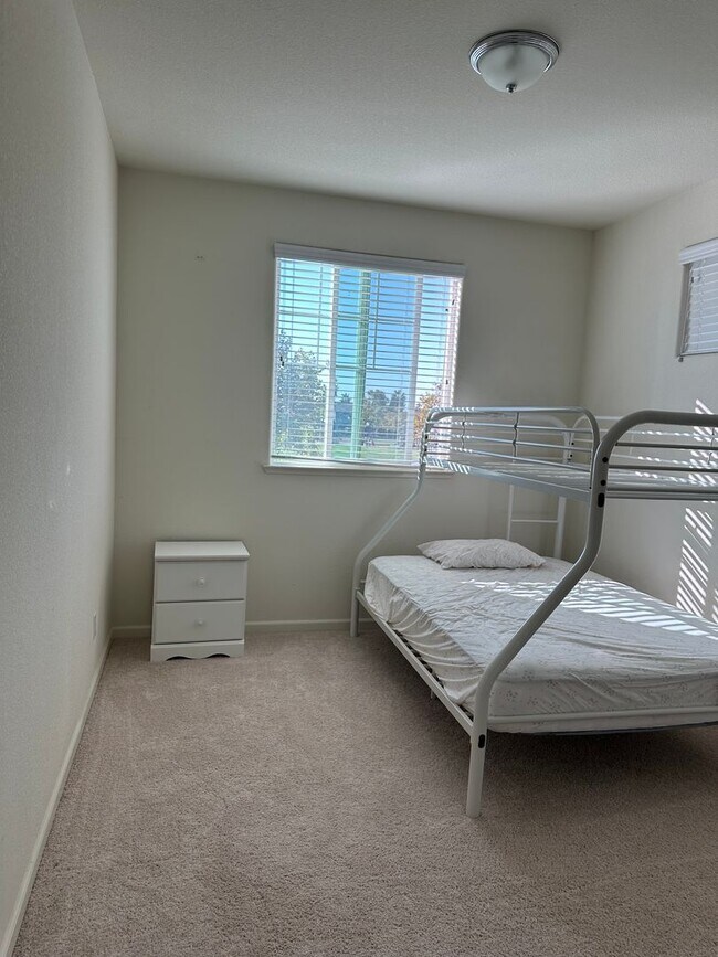 Building Photo - Beautiful Northside Los Banos Rental