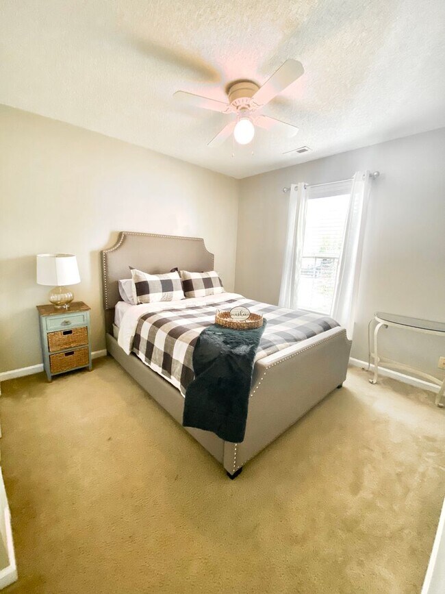 Building Photo - Beautiful 4 Bedroom Richlands Home for Rent