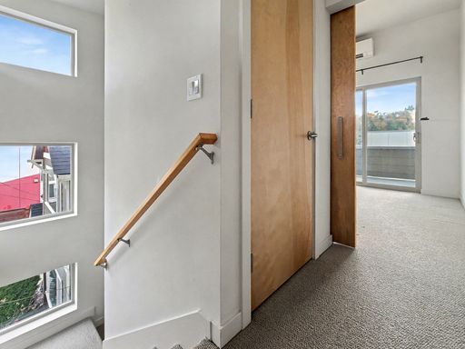 Building Photo - South Seattle 1 Bedroom + Office Townhouse...