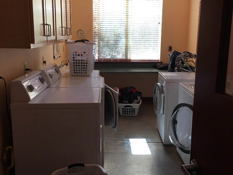 Building Photo - 1350 Yulupa Ave