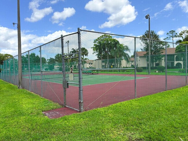 Building Photo - 339 Knotty Pine Cir