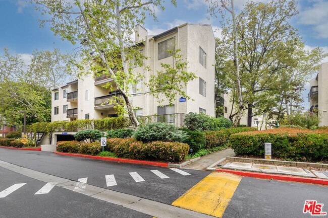 Building Photo - 11201 Summertime Ln