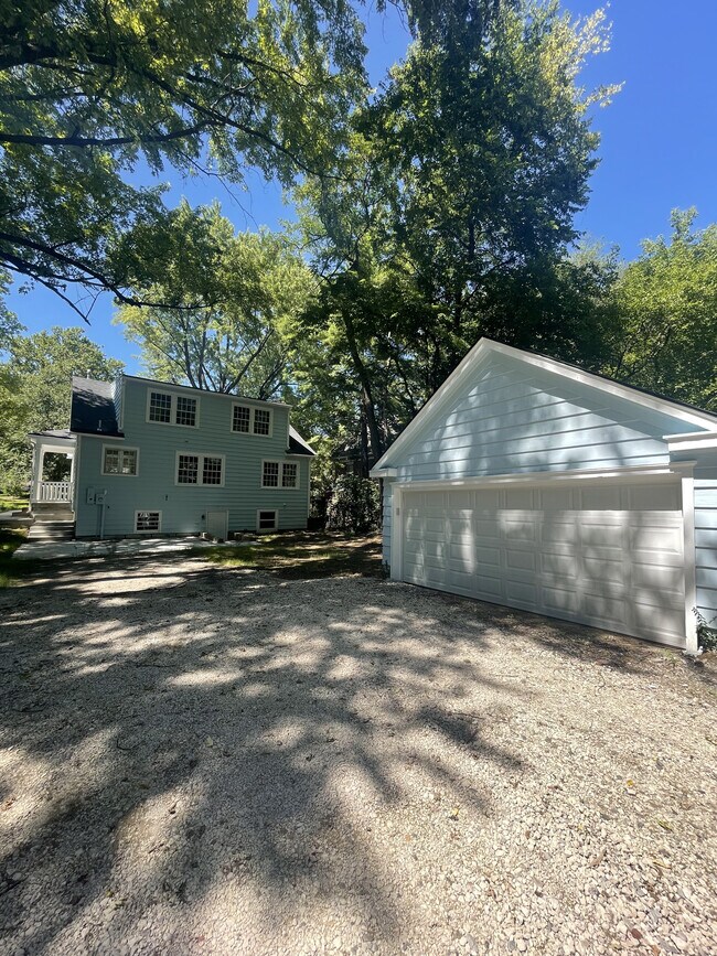 Building Photo - 616 Illinois St