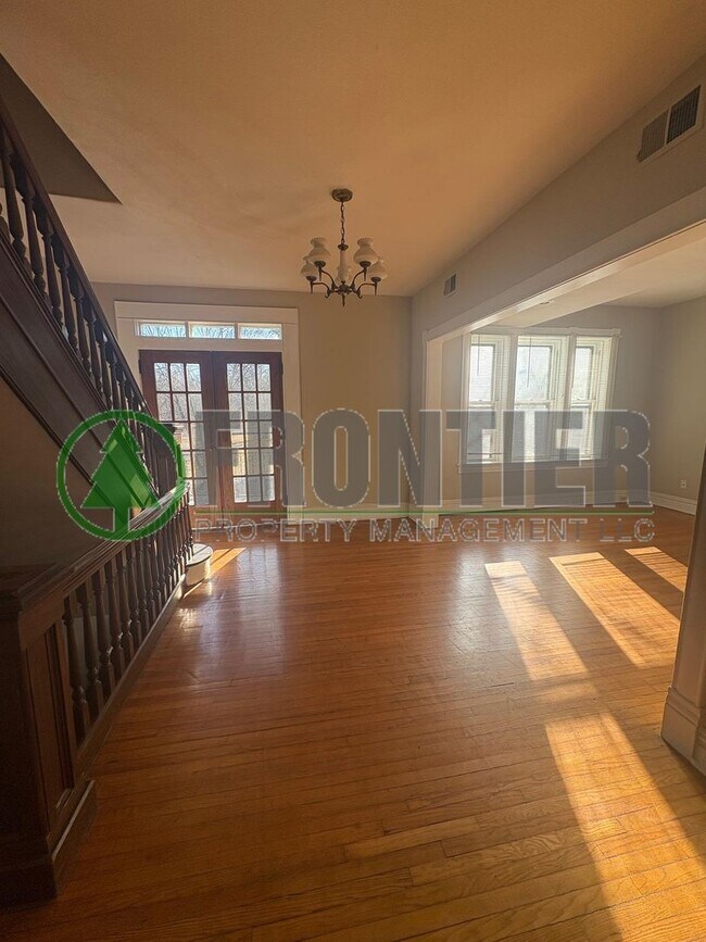 Building Photo - 3939 Magnolia Ave