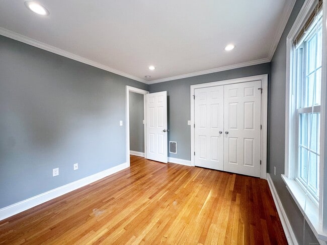 Building Photo - 826 Black Rock Tpke
