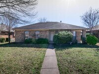Building Photo - 1520 Mayflower Dr