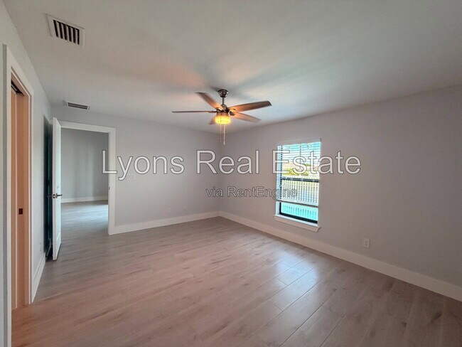 Building Photo - 231 SW 47th Terrace