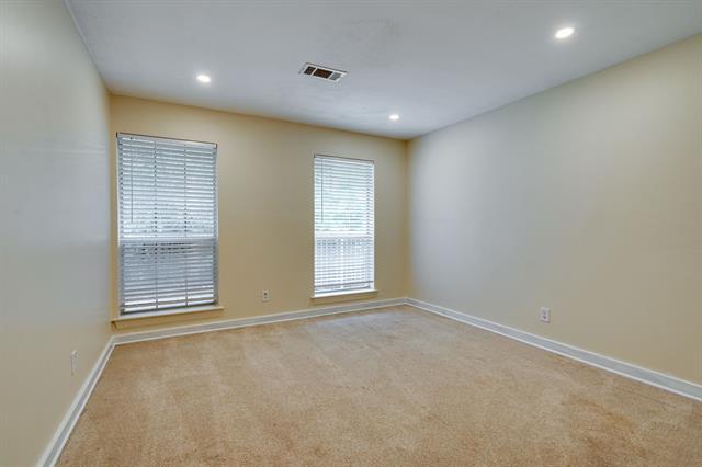 Building Photo - 3937 Valley View Ln