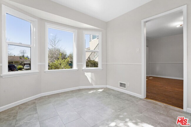 Building Photo - 1516 Stearns Dr