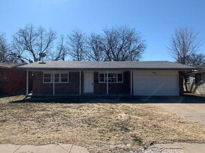 Building Photo - "Charming 3-Bedroom Oasis with 2 Full Baths in the Heart of Lubbock!"