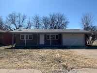 Building Photo - "Charming 3-Bedroom Oasis with 2 Full Baths in the Heart of Lubbock!"