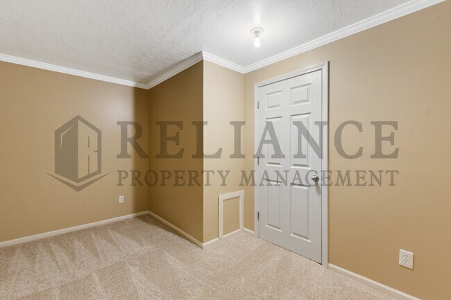 Building Photo - 5911 Hartford Dr